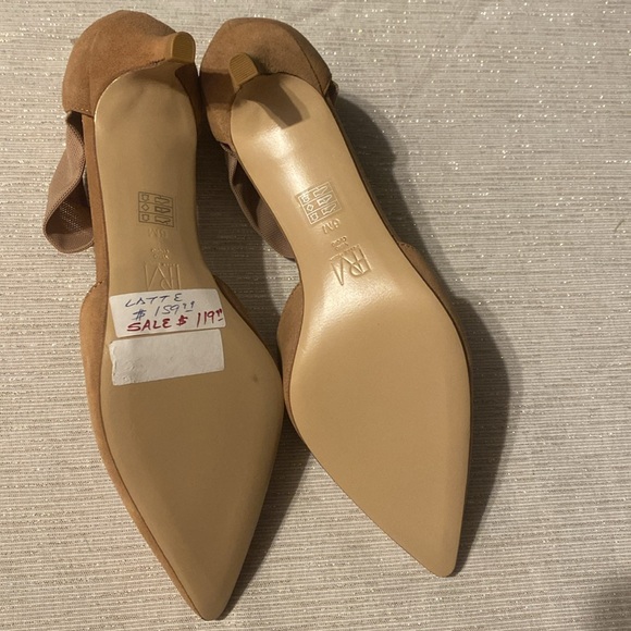 PELLE MODA - women’s heels tan and cream color size 6 M - Picture 4 of 10
